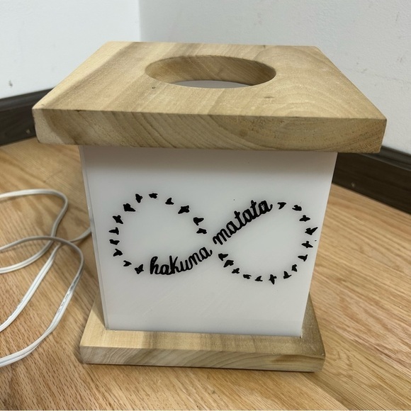 Hakuna Matata Lantern Light Electric Plug In Lion King White Disney - Picture 4 of 7